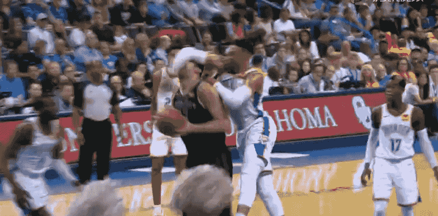 威少终于出手了,扎扎痛苦倒地抱头,格里芬