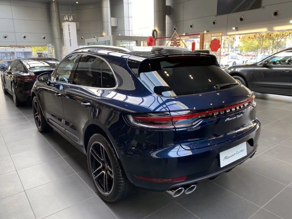 最新款保时捷macan到店!矩阵大灯 炫彩内饰,网友:缩小版卡宴!