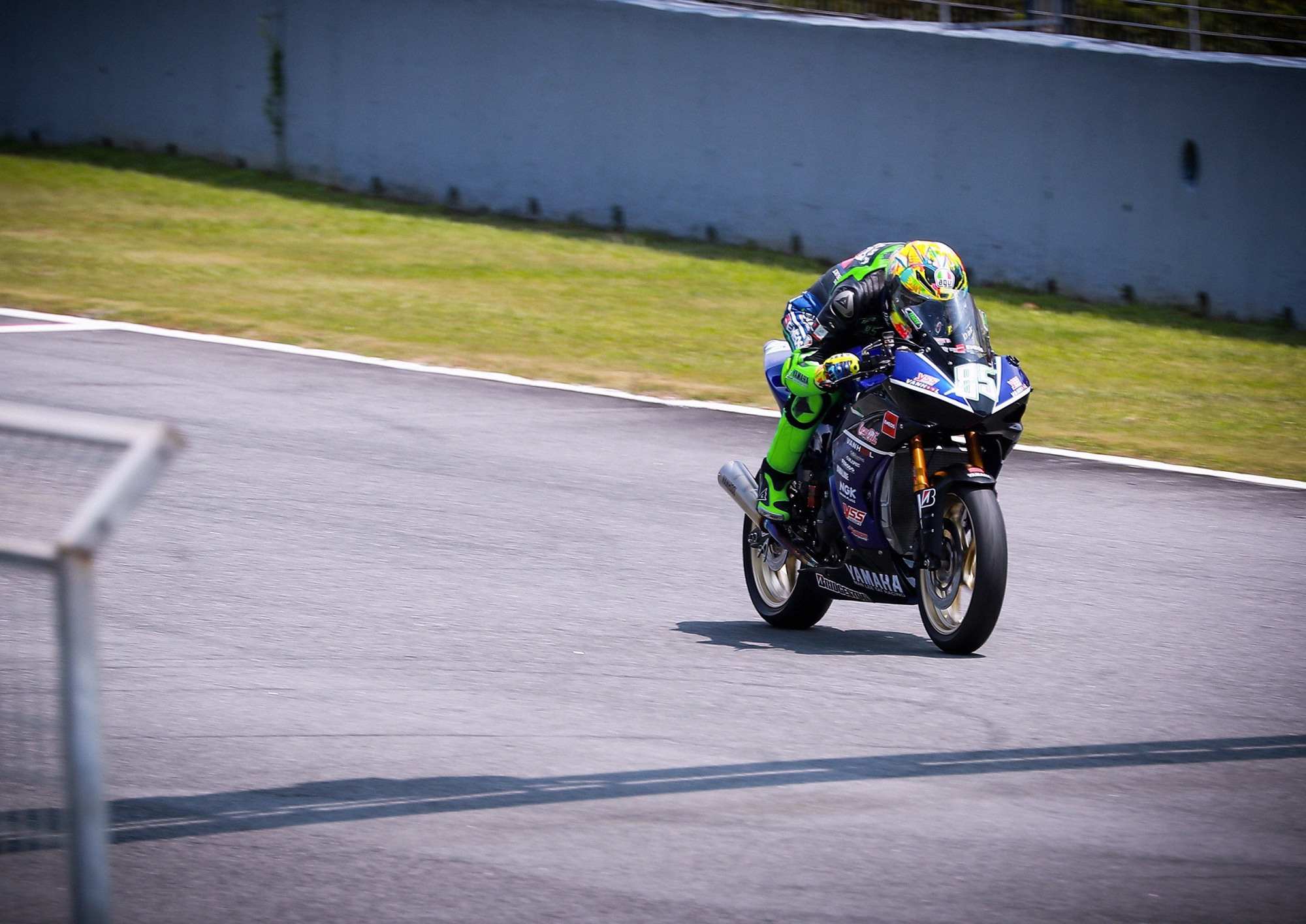 85号赛车手,酷盖王一博来啦