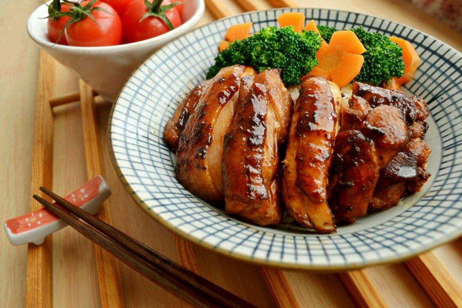 教大家自己在家做黑椒鸡腿饭,做法简单,味道浓郁,让人很满足