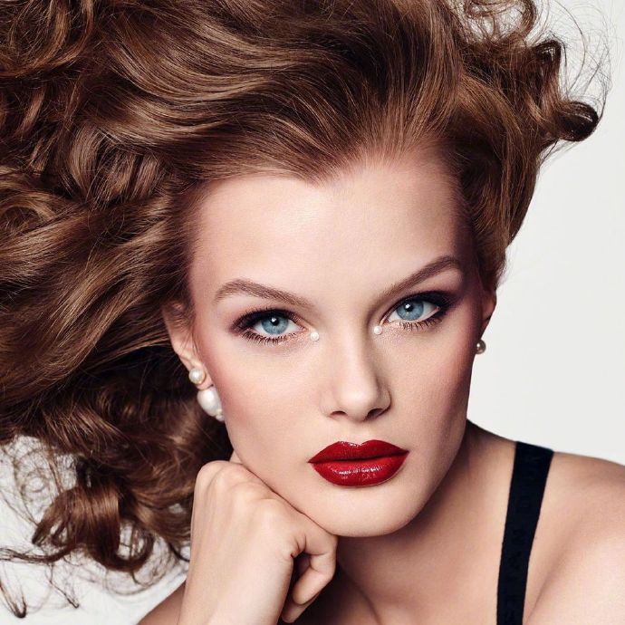 vogue模特时尚大片 红唇色号更抢眼!