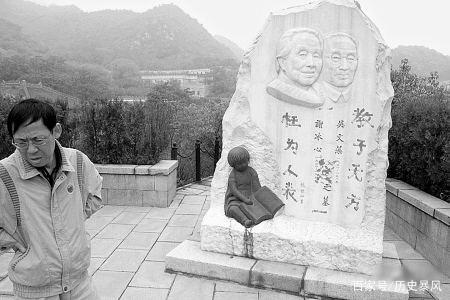 冰心的孙子,为何在她墓碑上写"枉为人表,教子无方"8个大字?