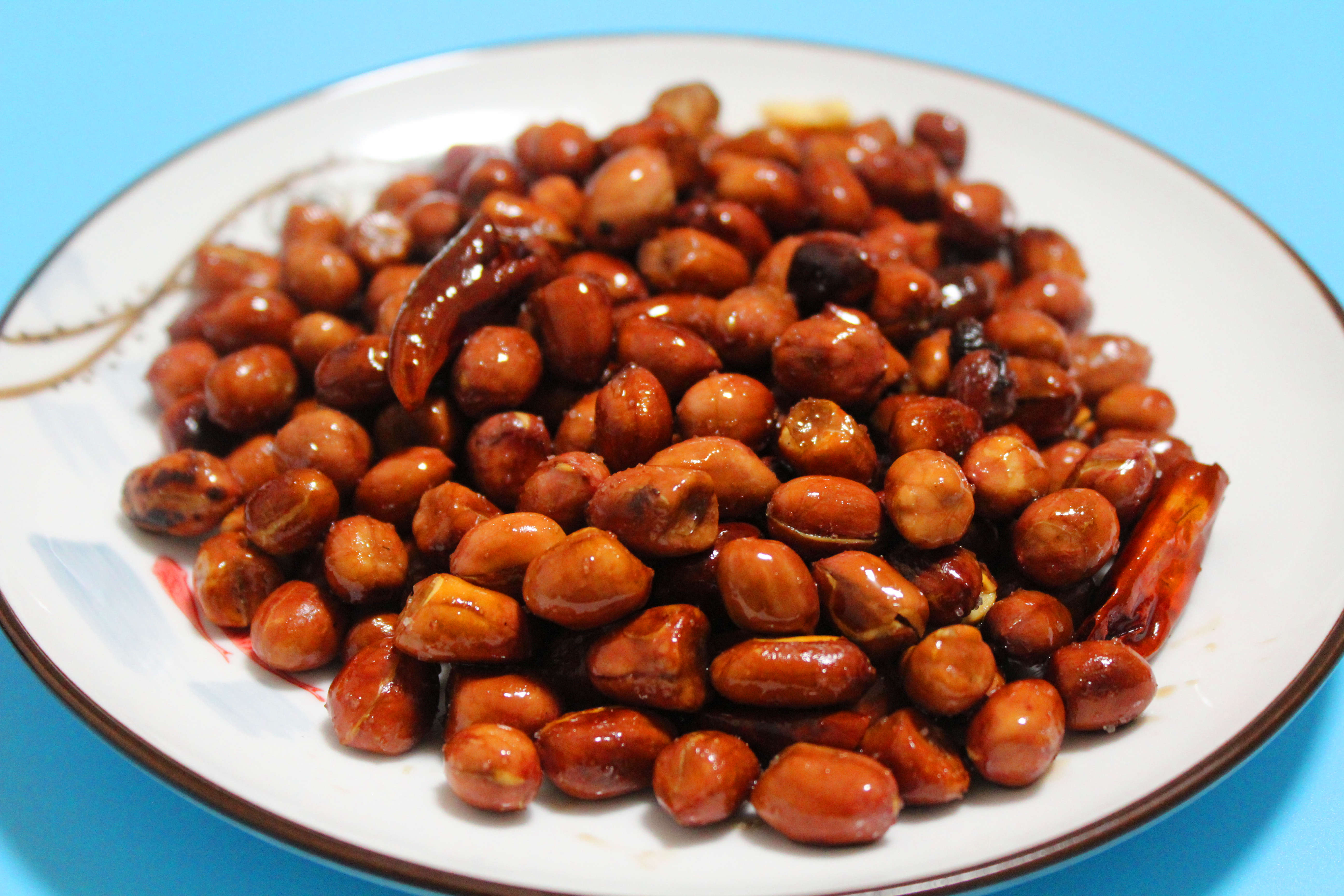 冬至下酒花生米,只需多加这两样,又香又脆还入味