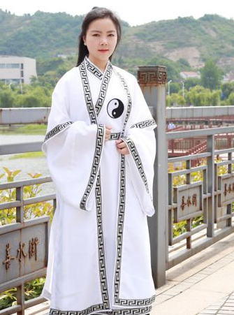 23岁的女道姑:9月9日我将羽化升仙,当天有十万民众看她"自杀"