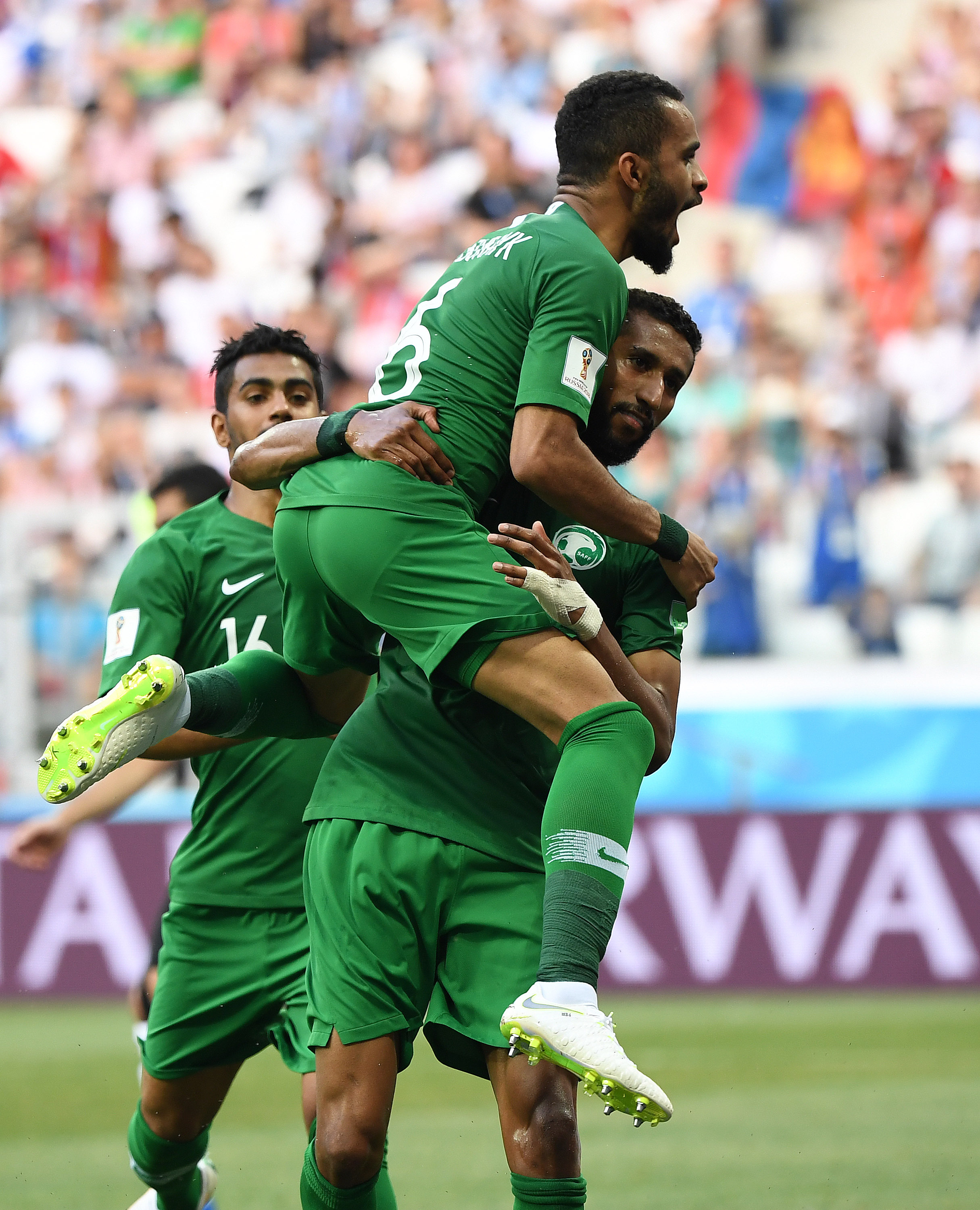 足球——a组:沙特阿拉伯队法拉杰破门(3)