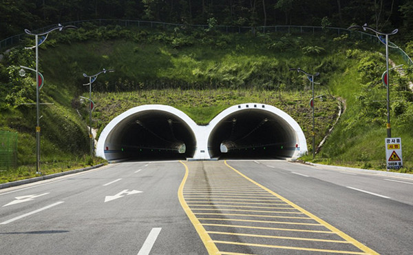 交警提醒:从12月起,进出隧道少了这个动作的,处二百元罚款