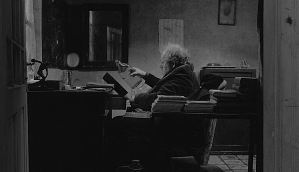 《撒旦探戈》这个电影的长镜头很有美感,也是感触很深的电影!