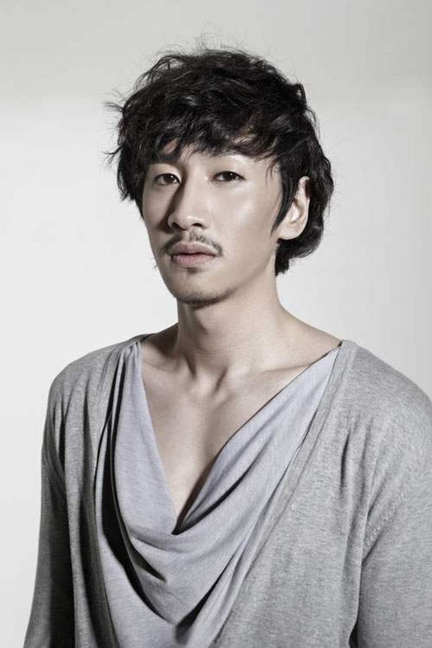 近日韩媒报道说,李光洙2月15日被一辆闯红灯的车撞到,发生了交通意外