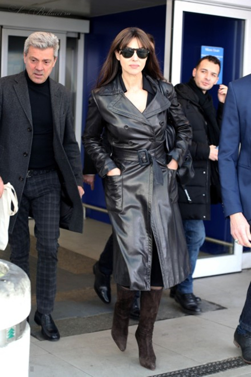 54岁国宝女神莫妮卡,穿黑色皮衣依旧美艳迷人,美了这么多年不累