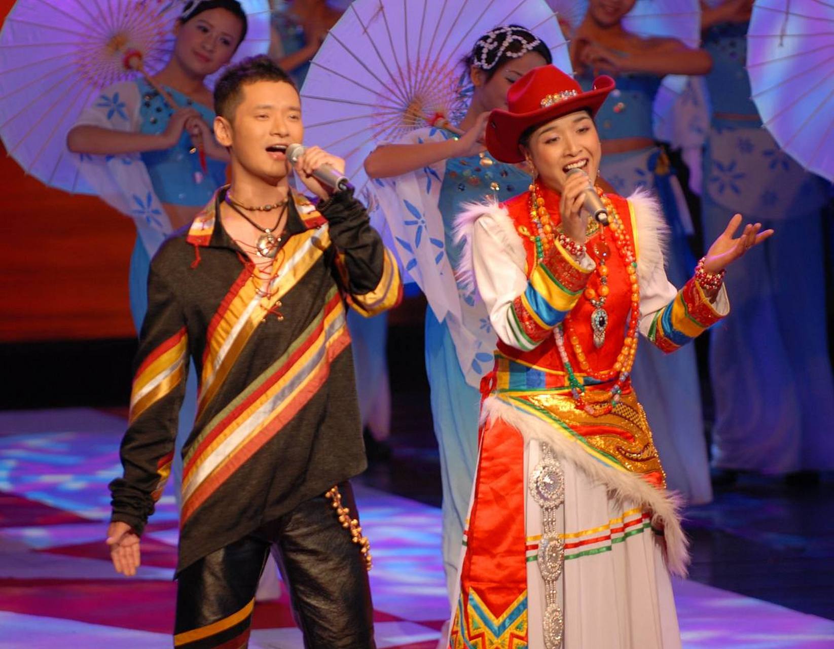 吉祥三宝原唱嫁人了# 近日,备受关注的吉祥三宝原唱宣布喜讯,她即将