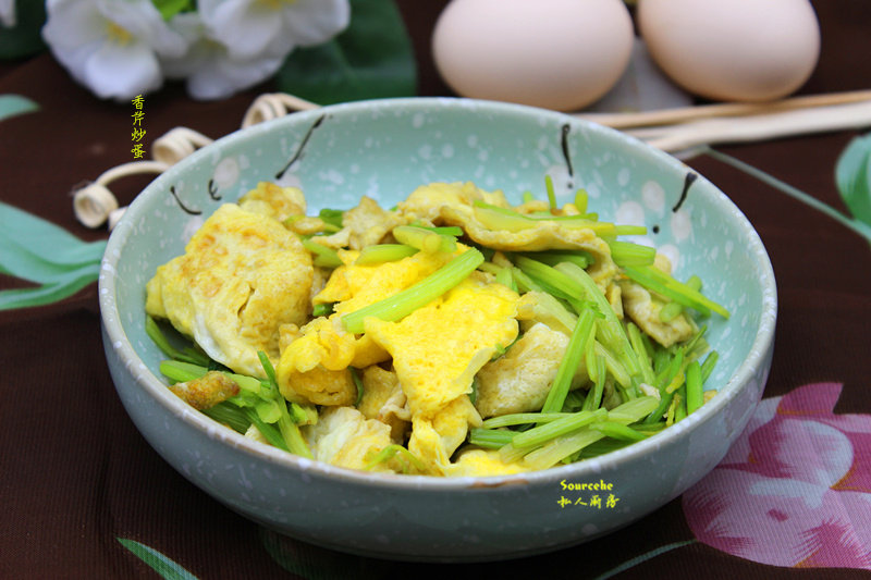 香芹炒蛋,简单的快手菜,5分钟做好,味道特别香!