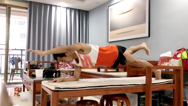 核心稳定性力量训练(平板支撑俯桥)