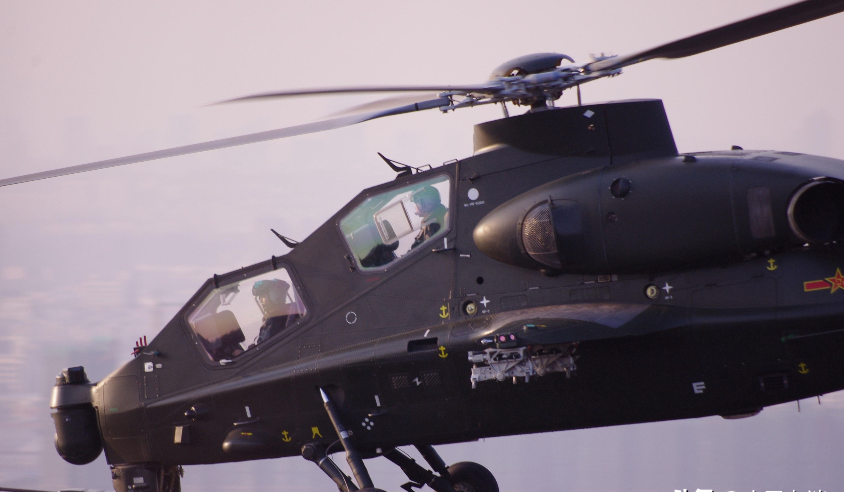 2016年8月6日,武直-10武装直升机正式列装西部战区陆军第13集团军某