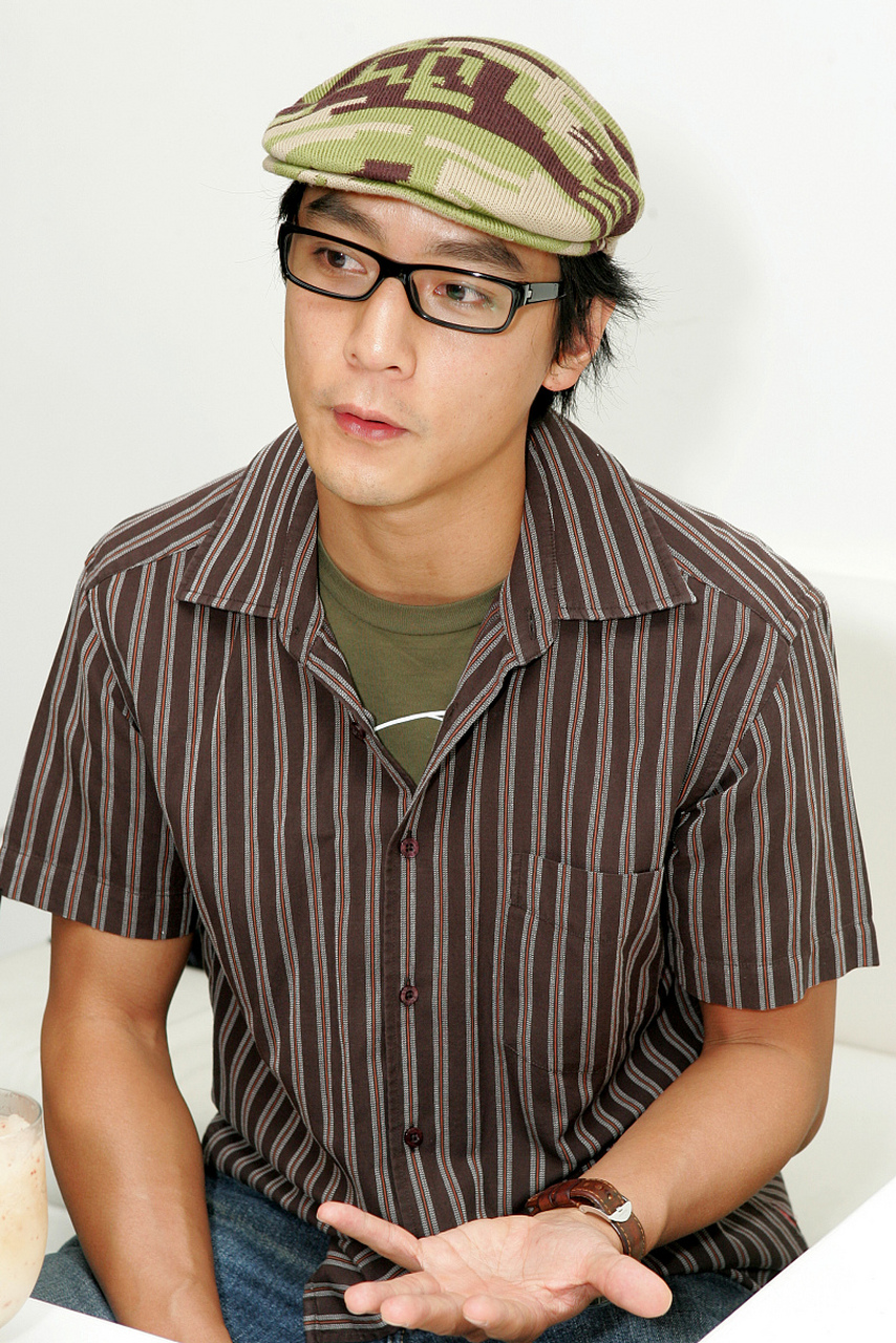 万万没想到,吴彦祖居然会去湖州的眼镜店挑选眼镜!