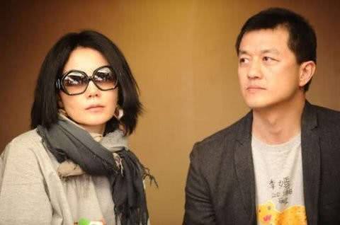 李亚鹏被嘲吃软饭?新女友身家超百亿,短发比王菲更有气质