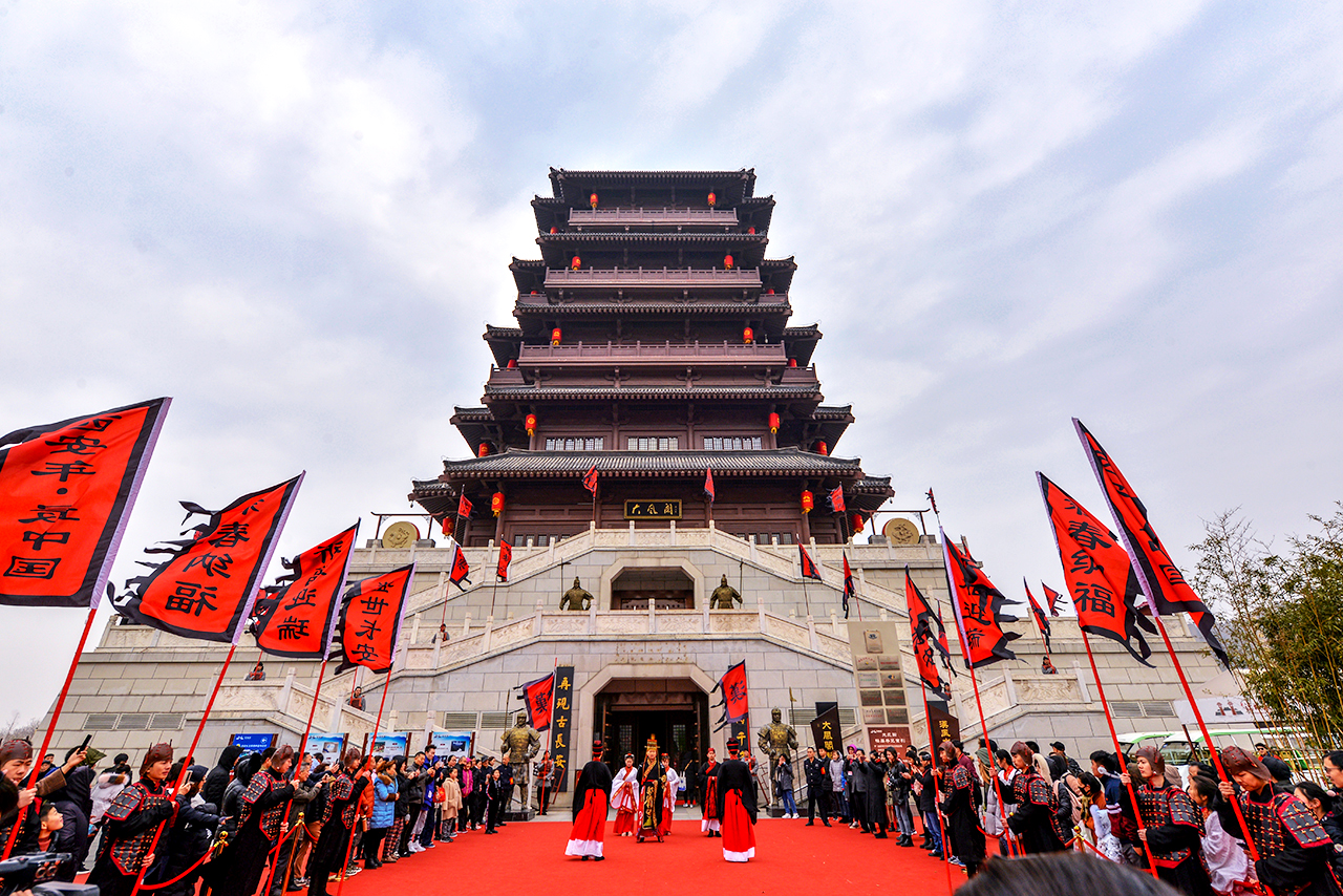 原来这里曾经是"臭水沟",现如今变成风景优美的汉文化主题公园