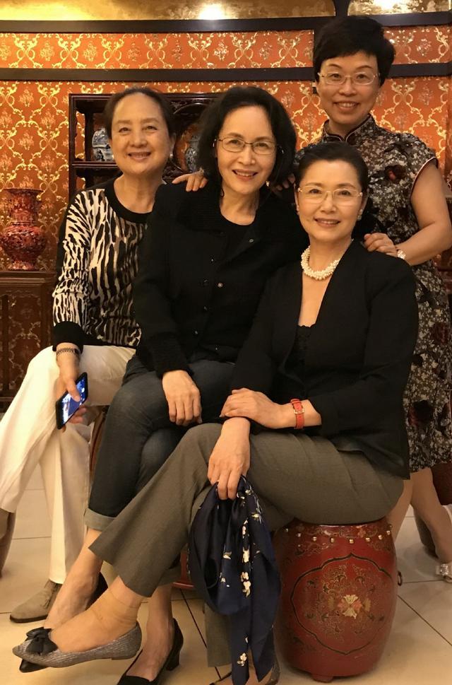 "红牡丹"姜黎黎,老公为她一夜白头,如今他们怎么样了?