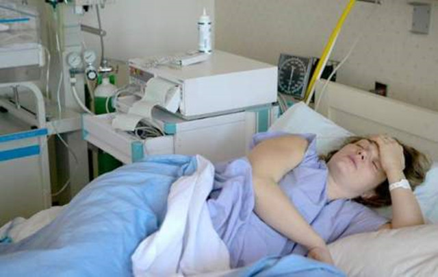 年轻产妇分娩,陪产家人“站满”走廊,宝宝出生后医生才知道原因 年轻产妇分娩,陪产家人“站满”走廊,宝宝出生后医生才知道原因