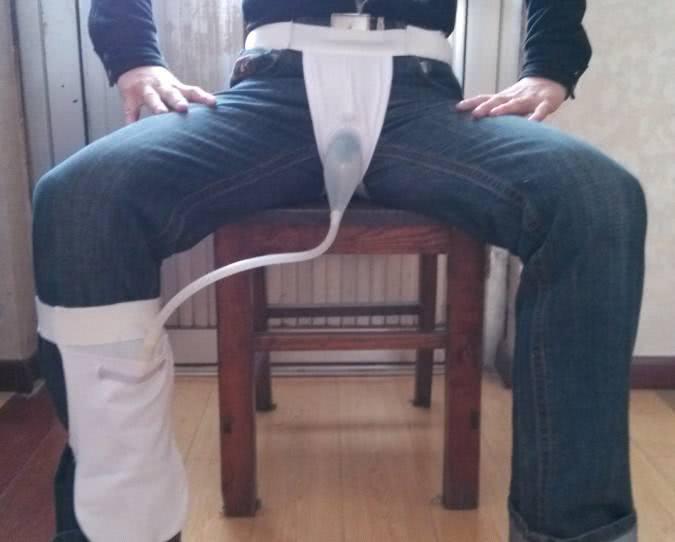 男子憋尿连续打6小时游戏,膀胱"炸了",肚子里全是尿