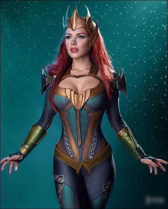 毛妹cos海王妻子湄拉 性感紧身衣凸显曼妙身姿!