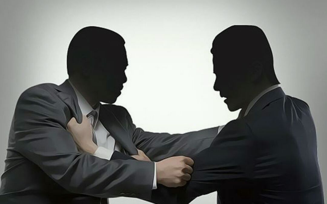 同事之间合作共赢难得一见,明争暗斗见多不怪