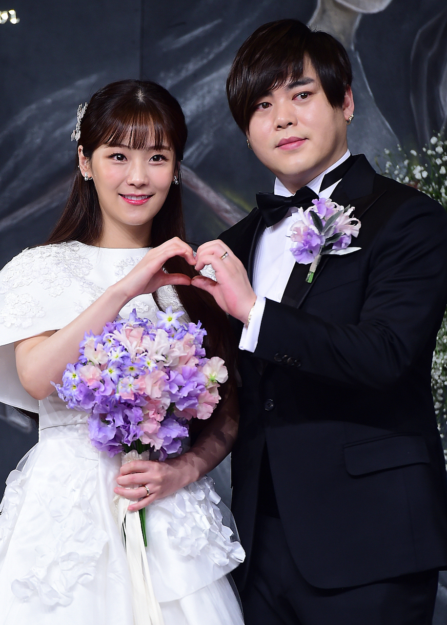 关于我们结婚了有没有剧本# 韩国综艺节目《我们结婚了》,通过邀请