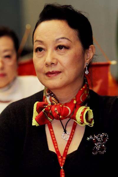 这位女强人,父亲是主席,舅舅副国级,哥哥是上将,自己是总裁