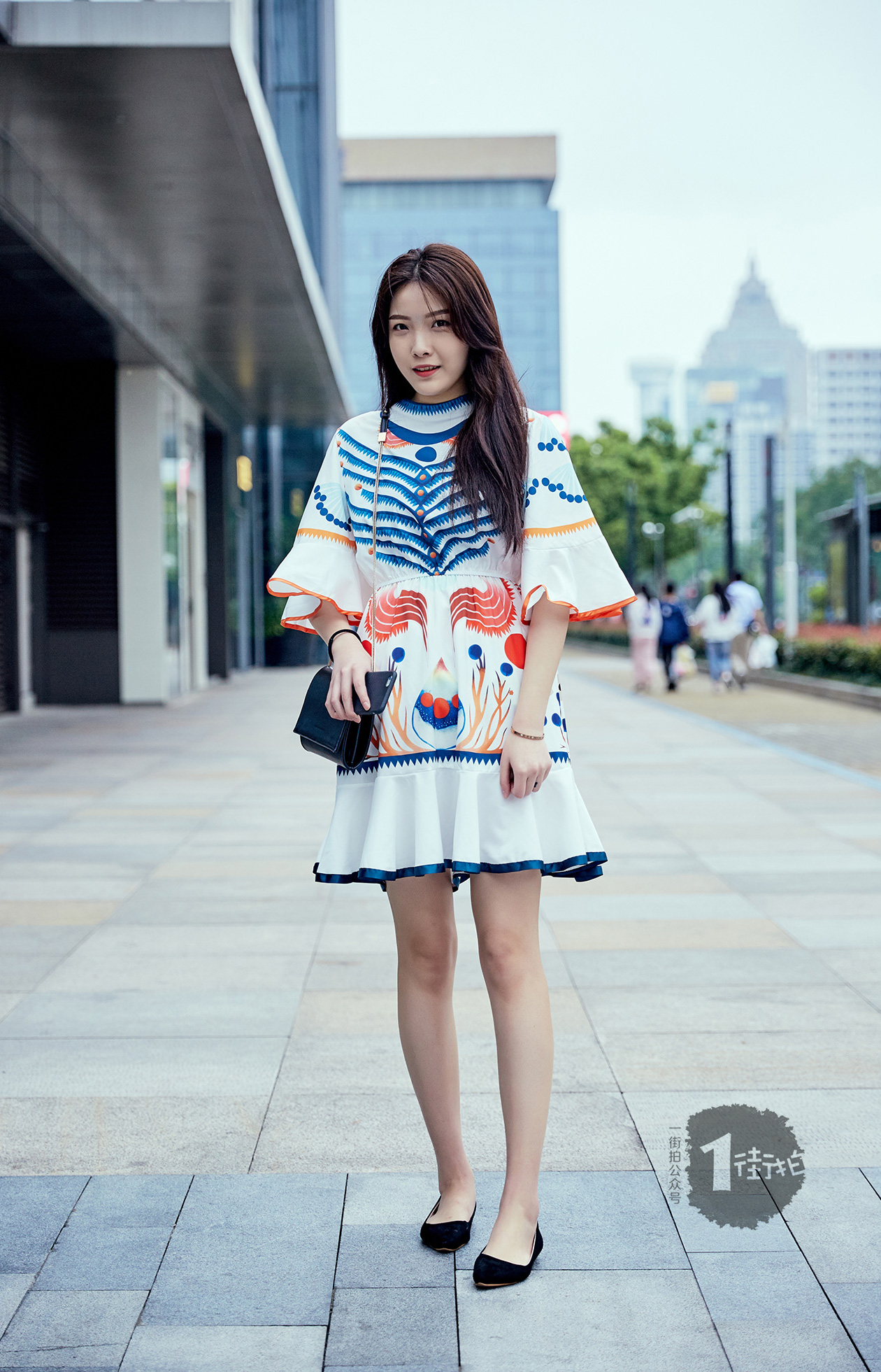 90后清纯学生妹好甜,洛丽塔裙装上身,一群小公主上街太惹眼!