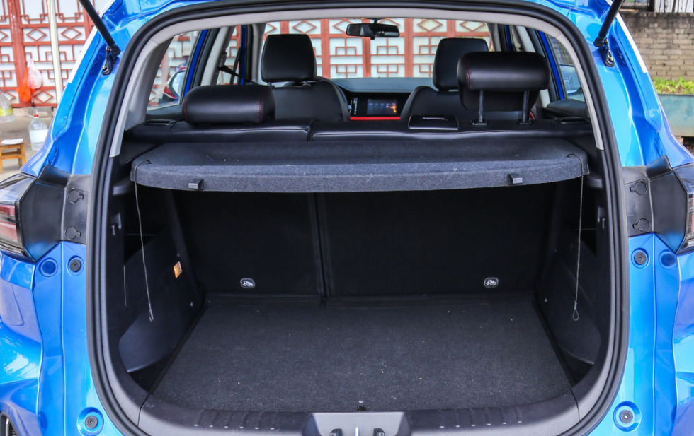 长安cs15时尚的外观设计,颜值极靠前,非常实用