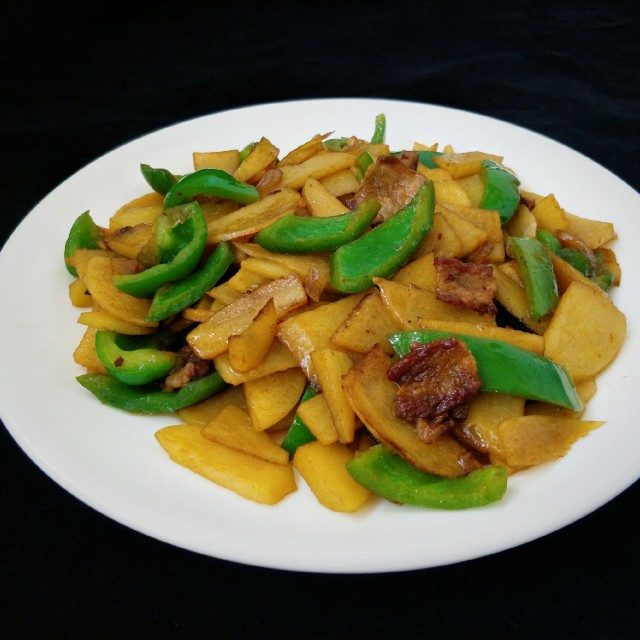 青椒土豆片,又香又嫩,下饭一级棒