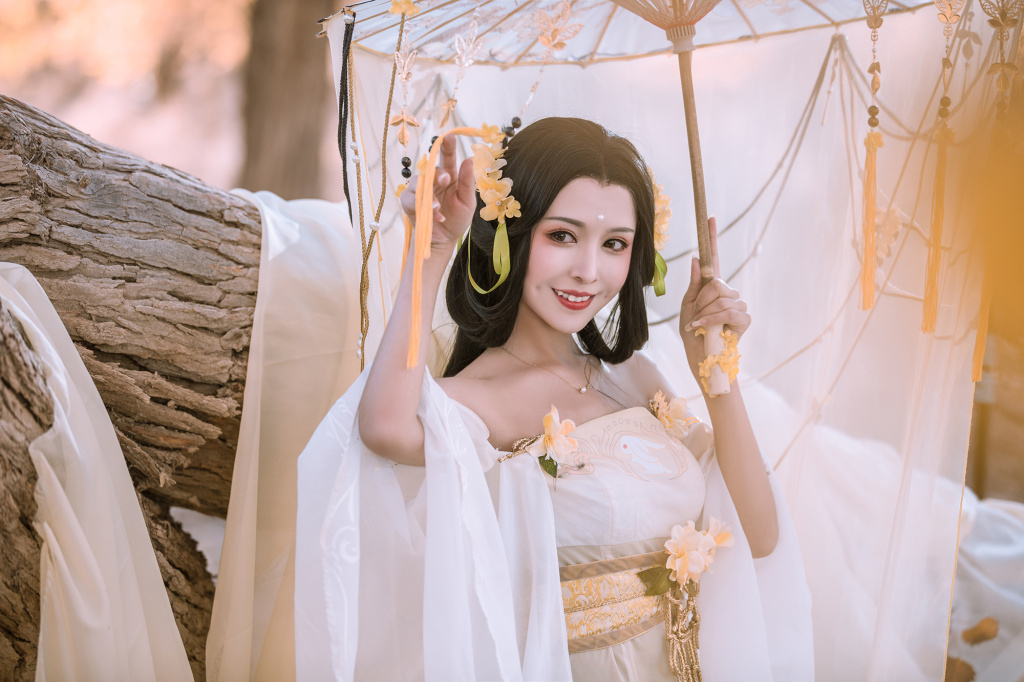 出镜/妆造:葵花花花儿 摄影/调色:菠萝菠萝菌  协力:啊啊啊啊啊阿shi