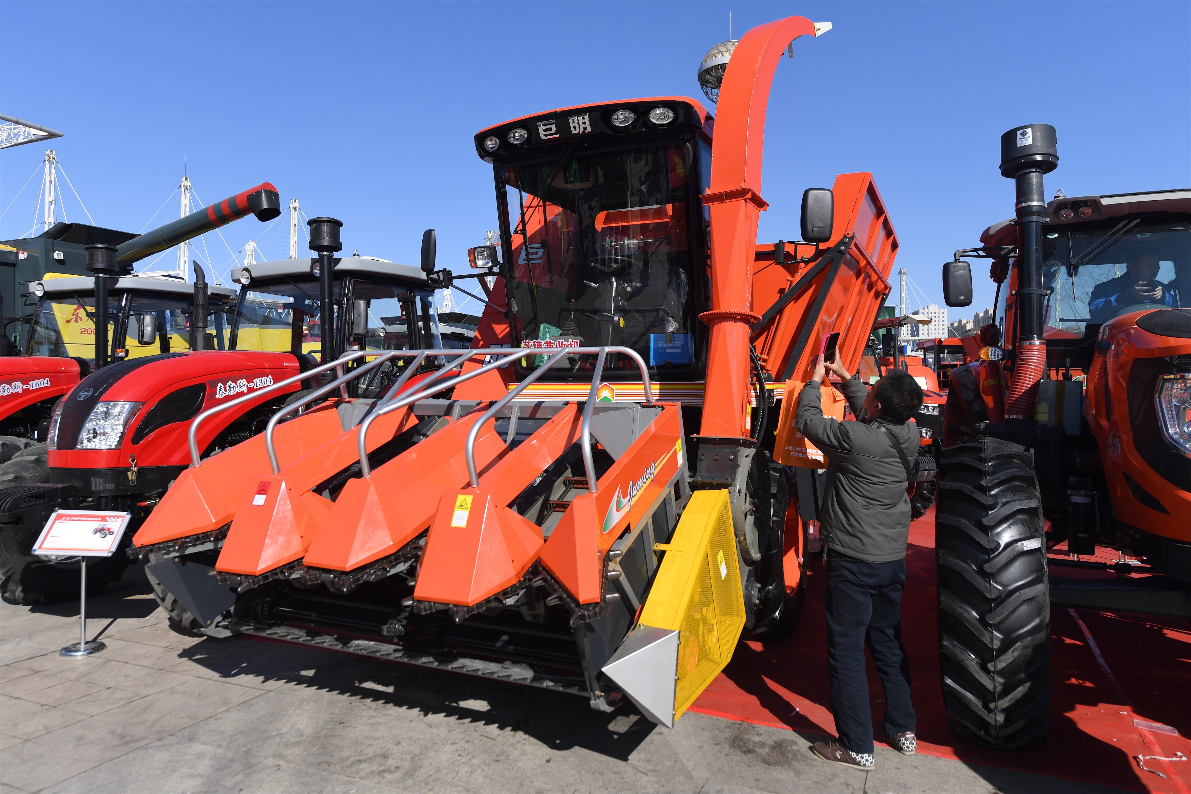 吉林举办现代农业机械装备展