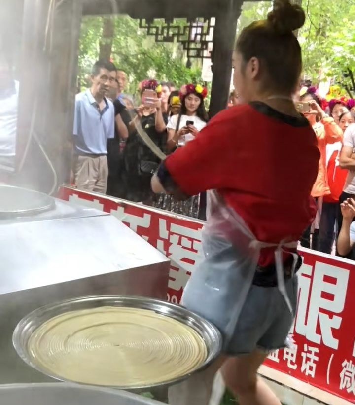 一根面妖娆哥被高薪挖走后,97年姑娘担起这个职位,为什么不火了