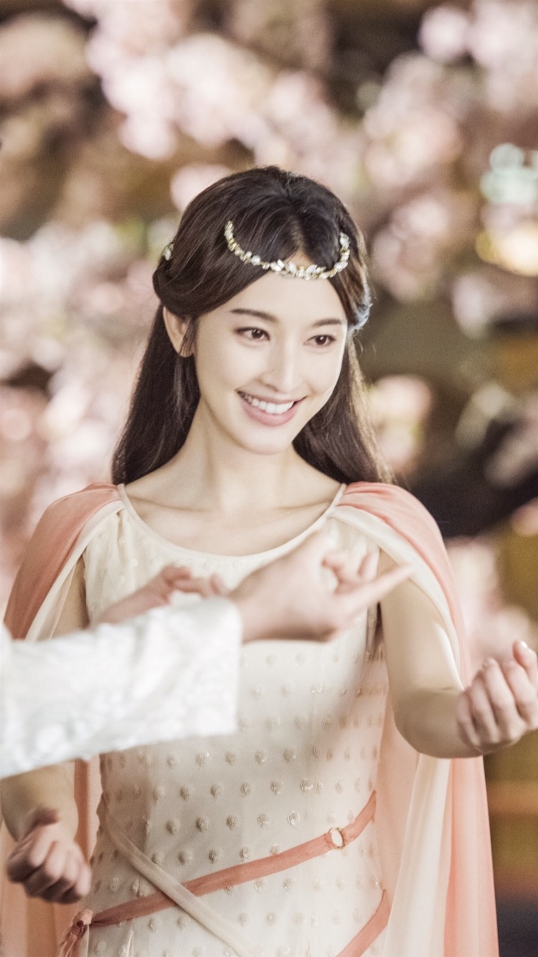 4本空间文,命短如昙花,女主:空有神格遭天诅,手持神器为逆天