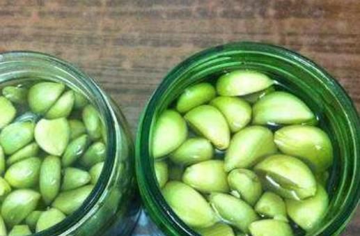 4月发文:用白酒泡大蒜,每天喝一点,3大好处不请自来