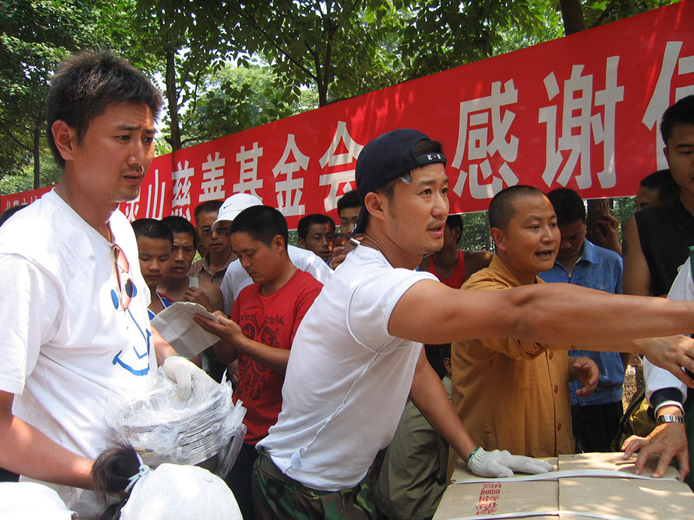 汶川地震时,寺庙主持"破戒"让108个罗汉娃降生!真相令人动容