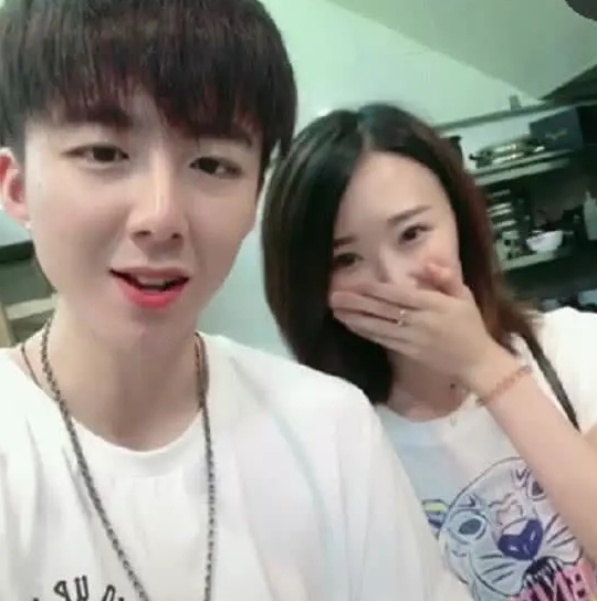 陈立农的妈妈和刘宇宁的妈妈颜值太高,没想到蔡徐坤妈妈才是王者