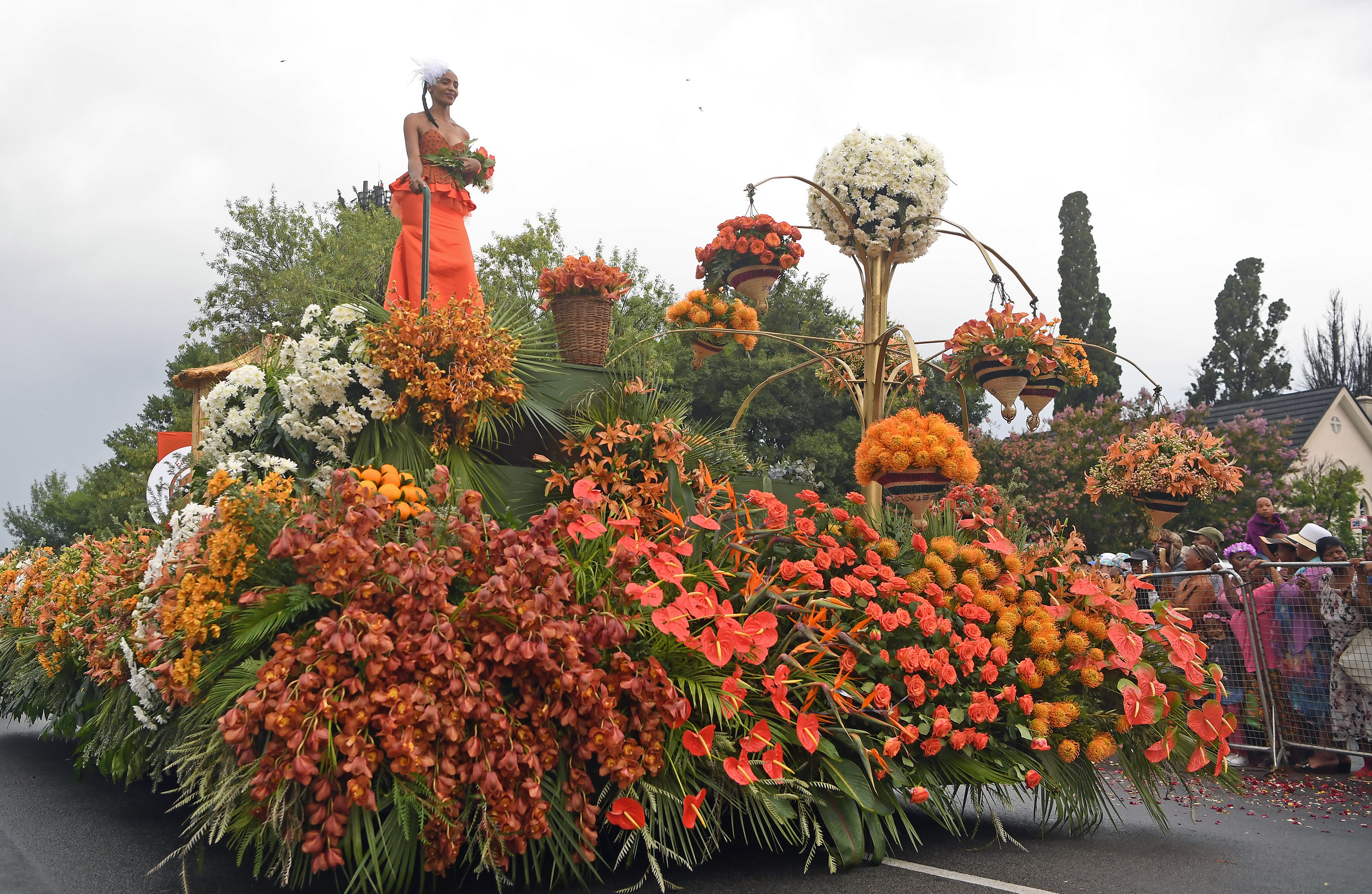 南非:五彩斑斓的鲜花节巡游