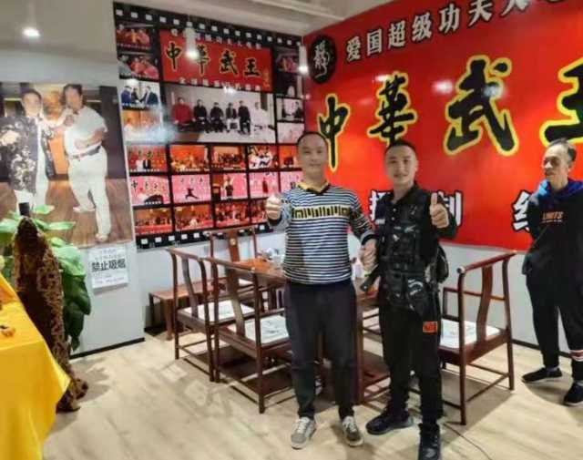 钟杰 亚洲刀剑合璧第一人「中华武王黄巨龙导演赠墨宝」