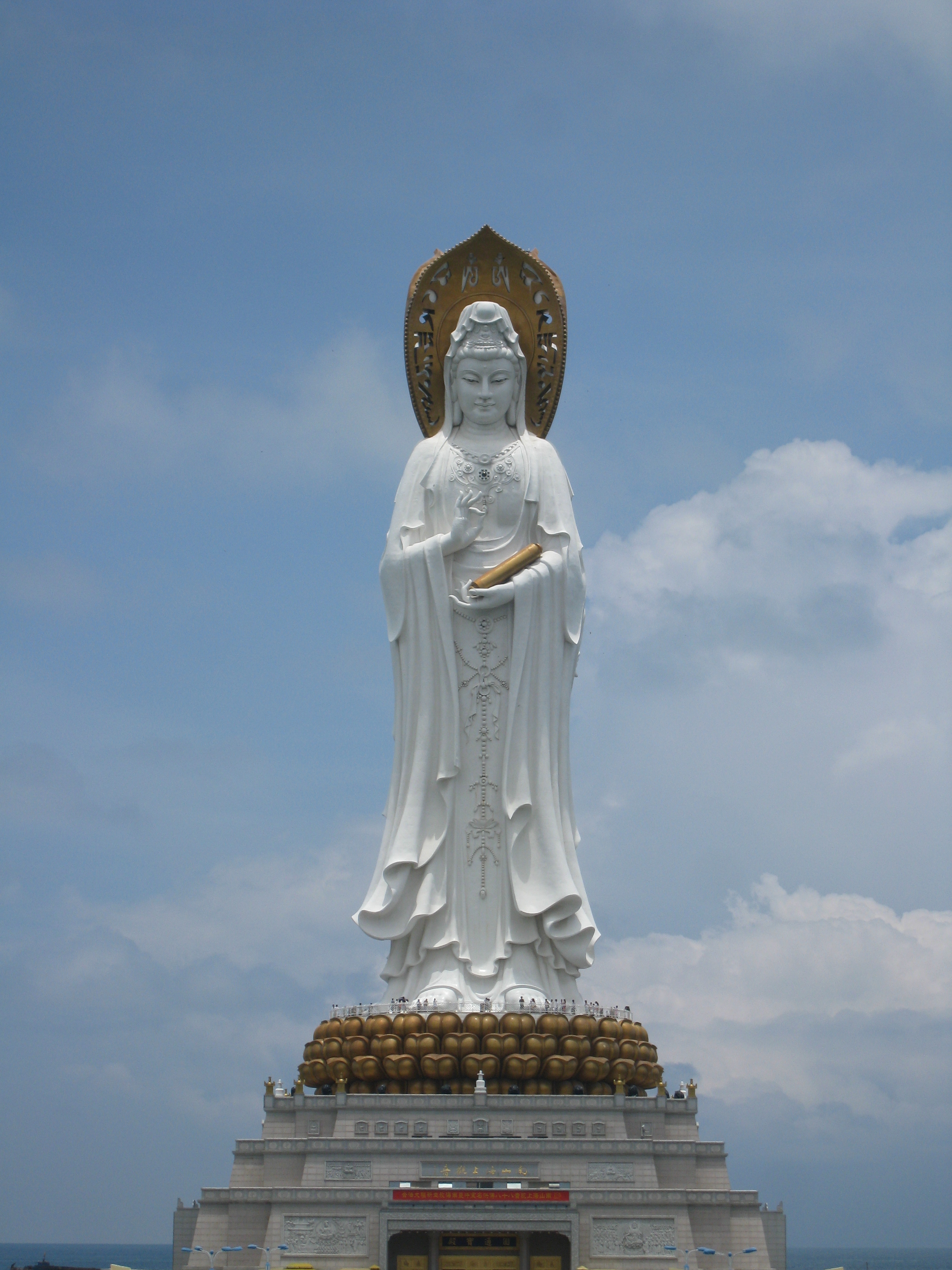 中国的这个观音像是世界上最大的,秒杀自由女神