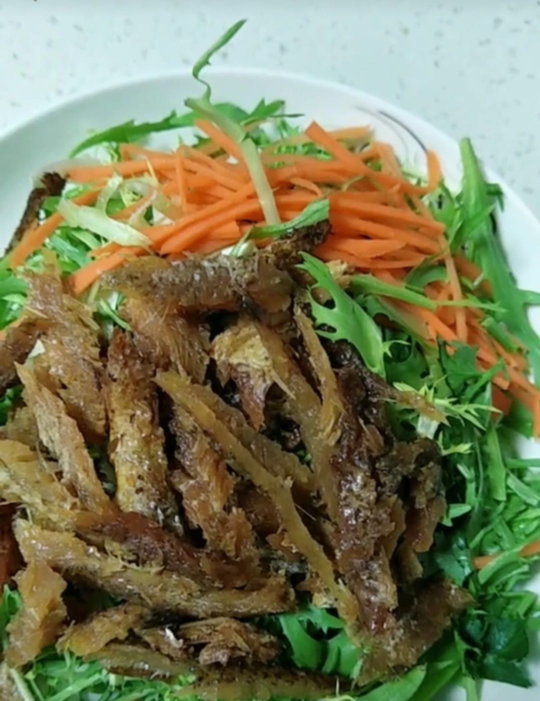 苦菊凉拌豆鼓鱼 非常爽口的一道小菜