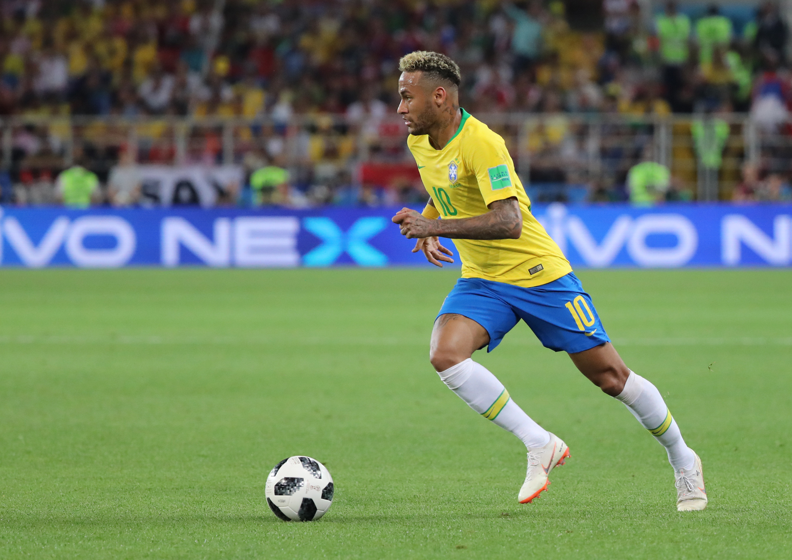 足球——e组:巴西队晋级十六强(4)