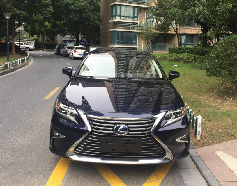 雷克萨斯es300新车作业,车主:因为空间我放弃了原先想要买的gs