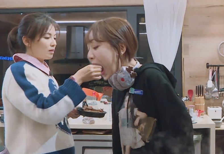 "真香"打脸现场:乔欣,杨紫吃完泡面啃羊腿,刘涛都看不下去了