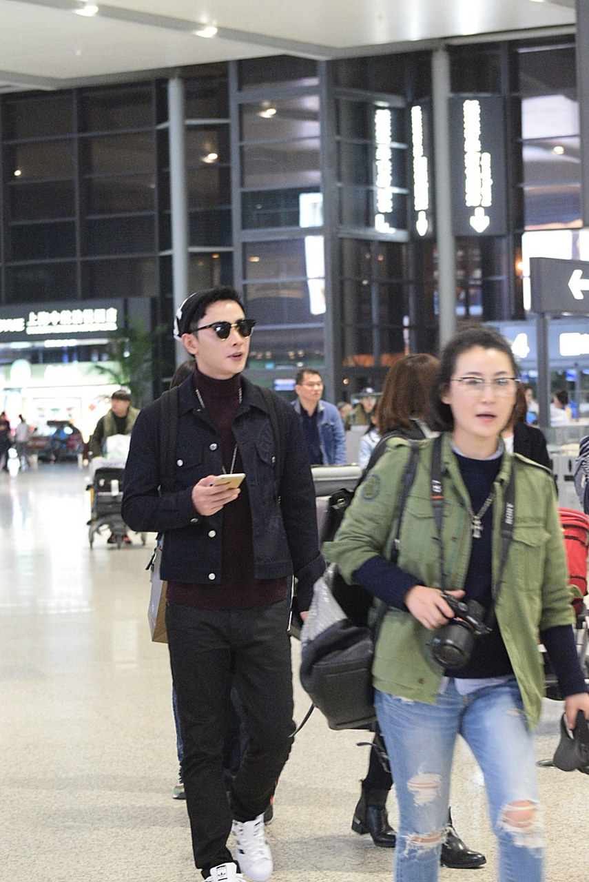 当年,罗晋和苗圃在一起,并且拿出了所有积蓄帮她父母治病,结果,苗圃