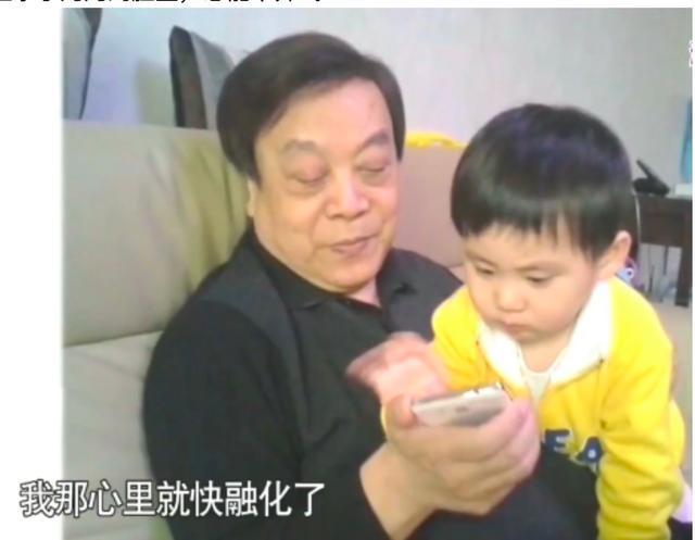 赵忠祥7岁孙子罕见曝光,浓眉大眼超像爷爷,和倪萍还是亲戚