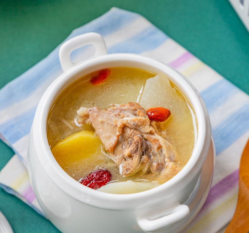 老鸭萝卜汤:香味浓郁,肉质清香,冬日里不容错过的美味