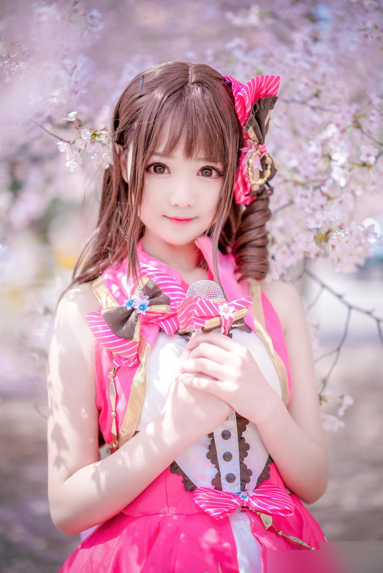 长相甜美的妹子cos《偶像大师》岛村卯月!造型真是相当可爱了!