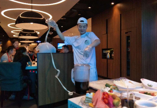 海底捞火锅服务再度升级,免费服务满足食客需求,不愧是口碑商家