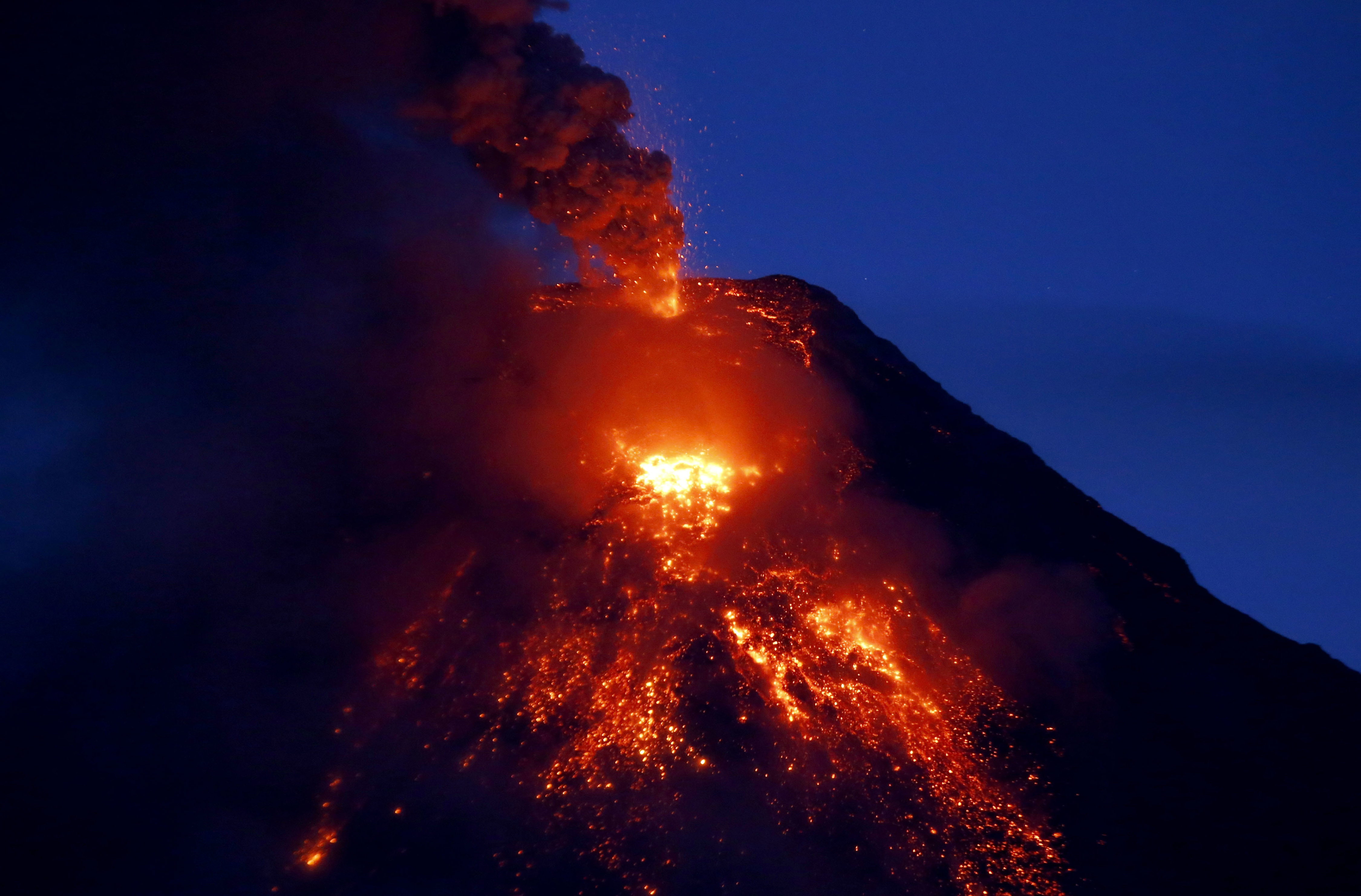 [15](外代二线)菲律宾马荣火山持续喷发